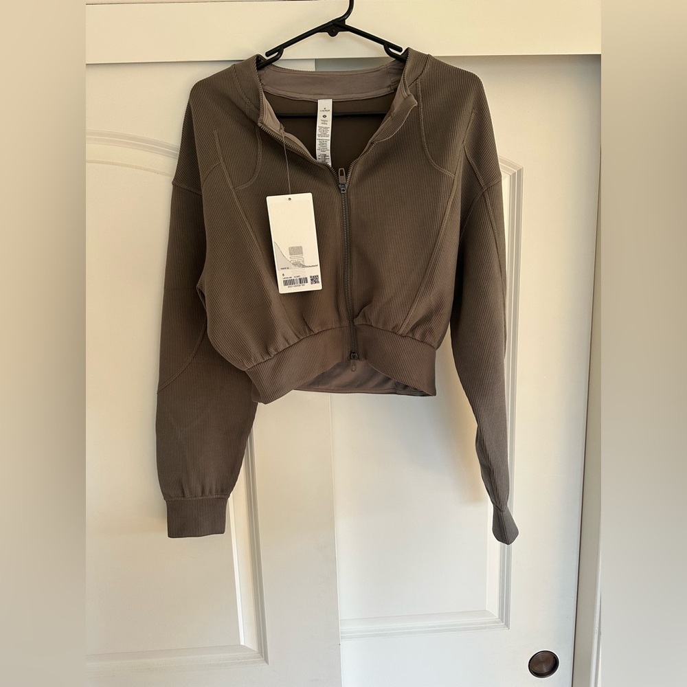 NWT Lululemon Ribbed Softstreme Cropped Jacket, Nomad 8